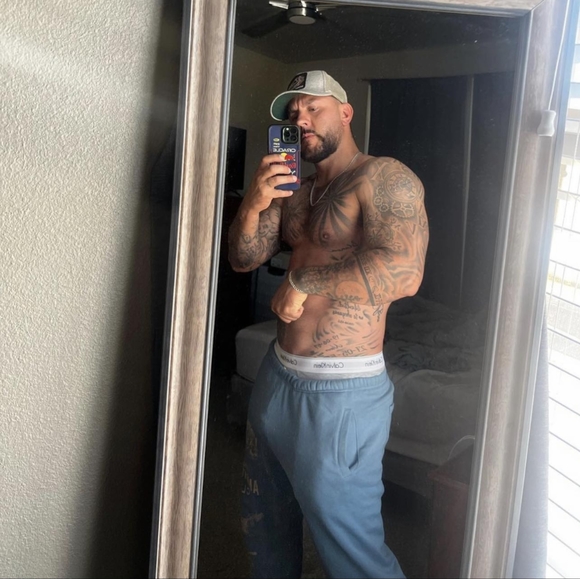 Meet your Posher, Luis - Picture 2 of 6